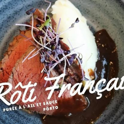 Rôti français tranché, purée à l’ail et sauce au porto